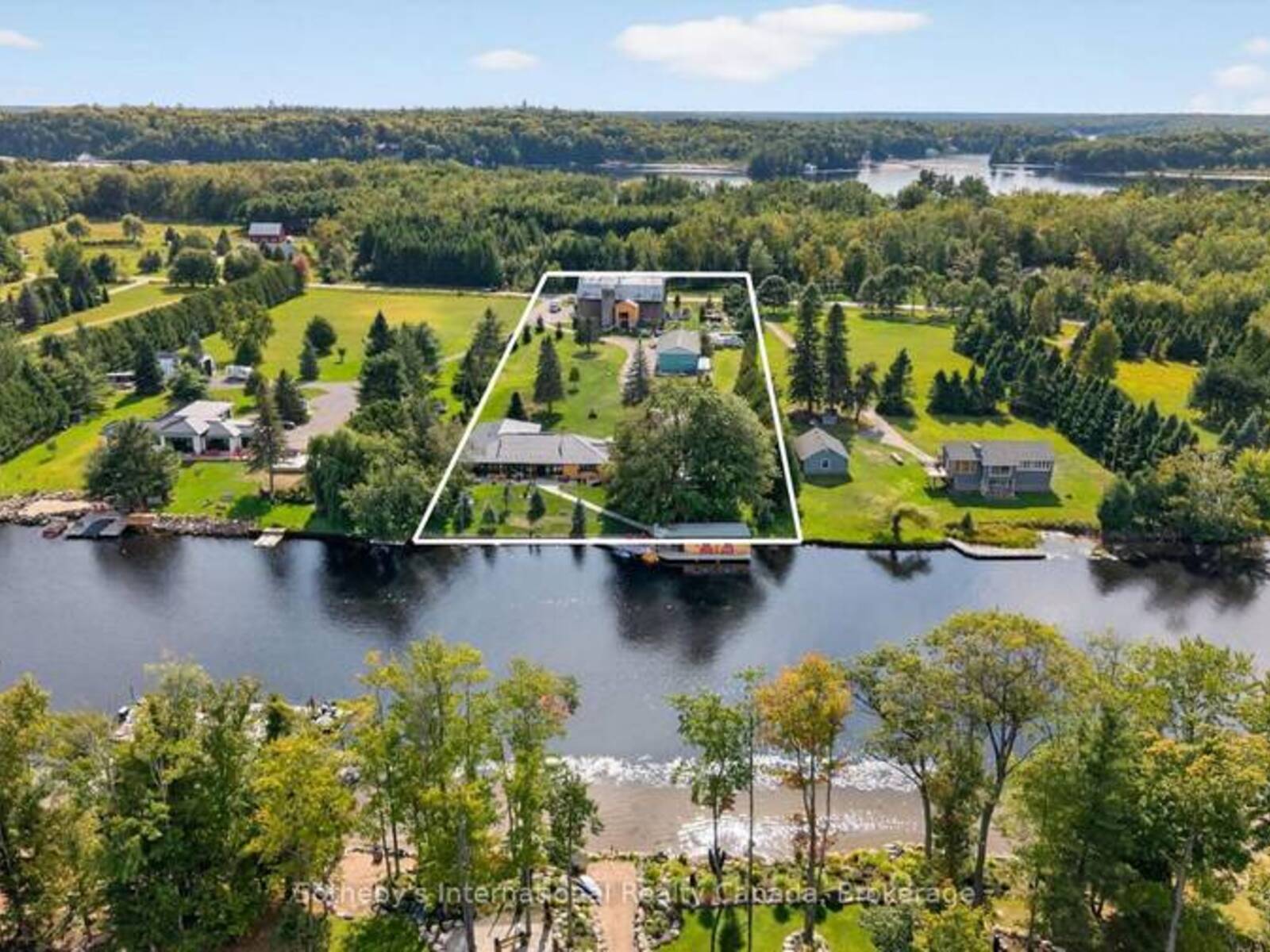 1082 BEAUMONT FARM ROAD, Bracebridge, Ontario P1L 1X2
