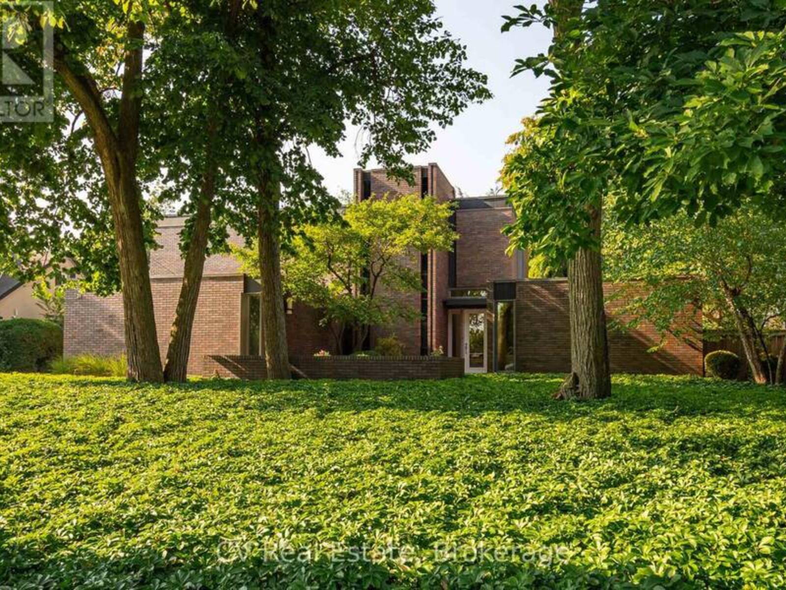 31 AUCHMAR ROAD, Hamilton, Ontario L9C 1C6