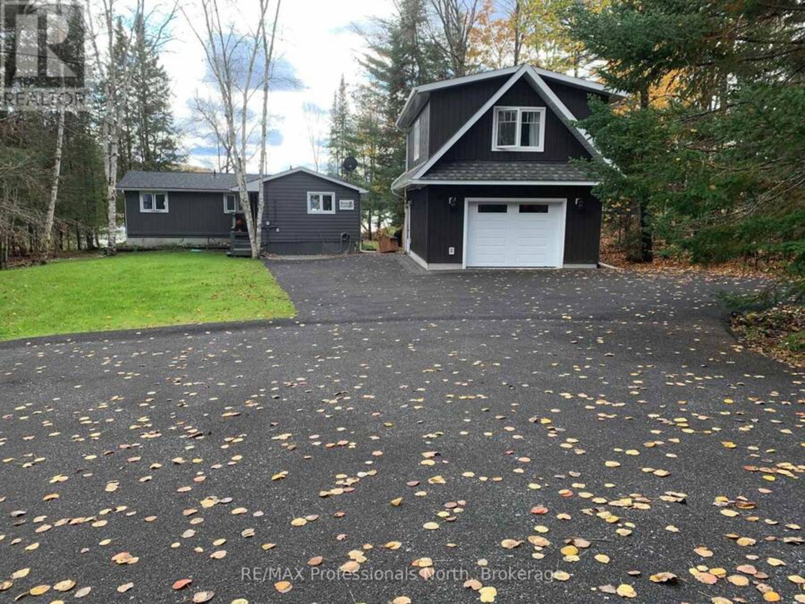 185 ENA DRIVE, Huntsville, Ontario P1H 2J4