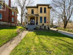 352 BERFORD STREET Georgian Bluffs Ontario, N0H 2T0