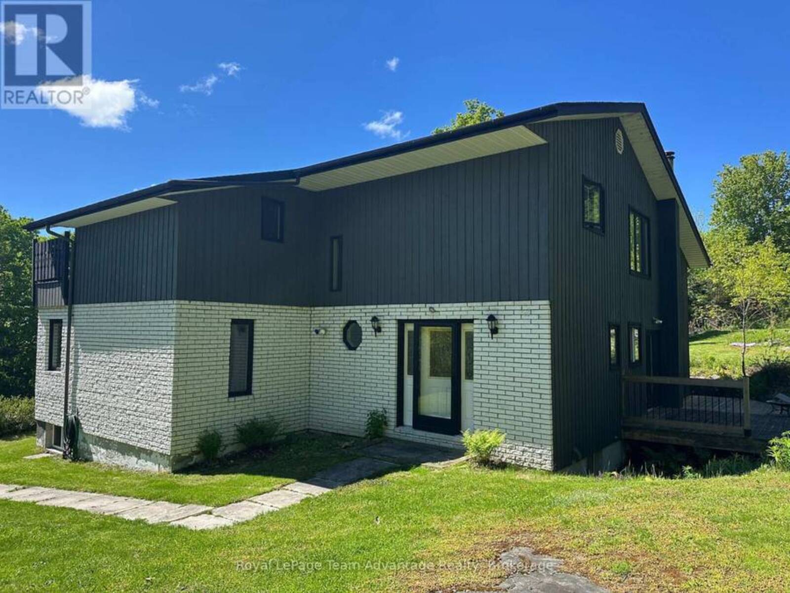 12 TAYLOR CRESCENT, McDougall, Ontario P2A 2W9