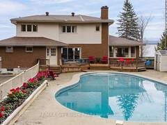 122 COTTAGE LANE Owen Sound Ontario, N4K 5N4