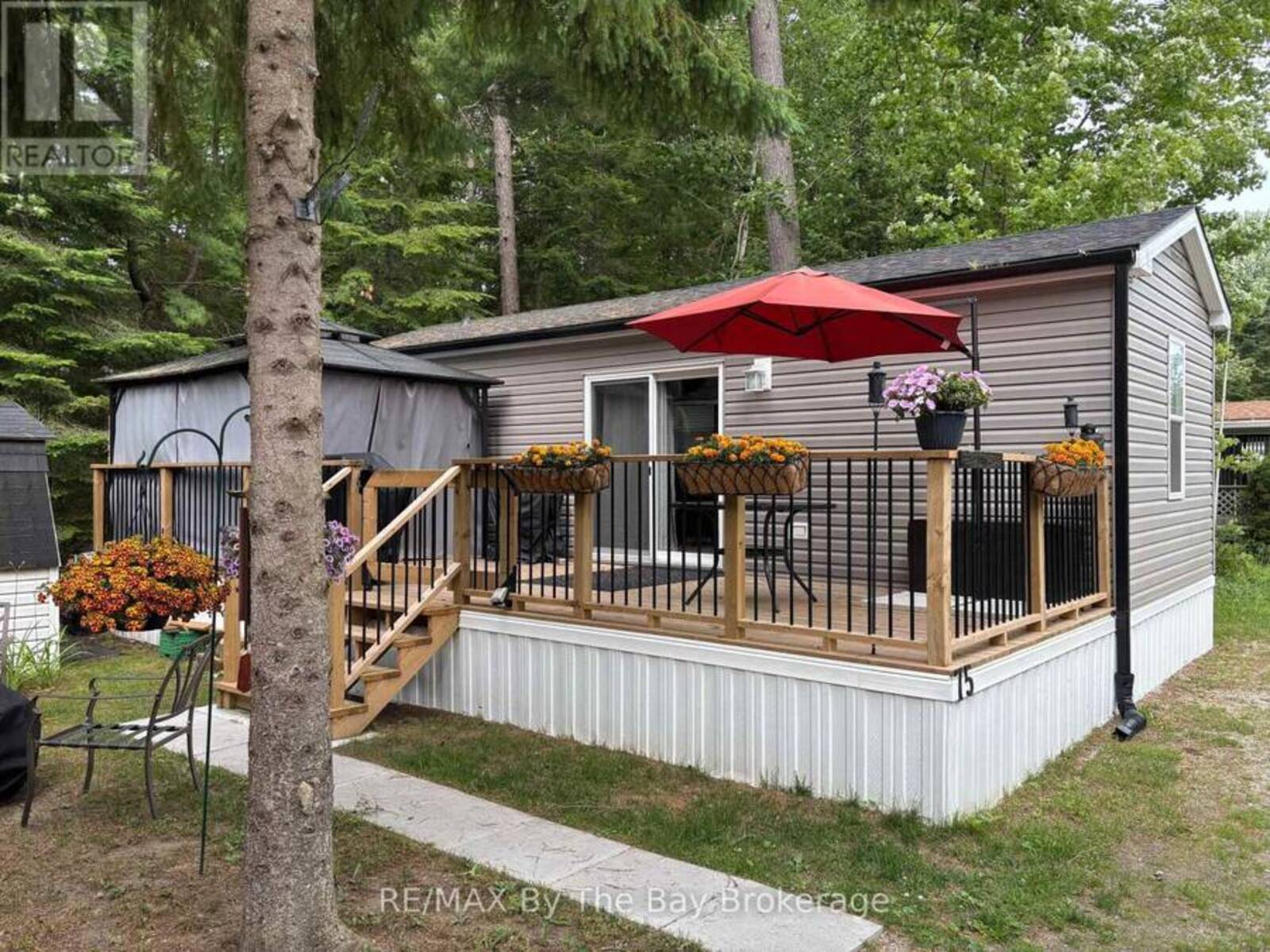 75 - 85 THEME PARK DRIVE, Wasaga Beach, Ontario L9Z 1X7