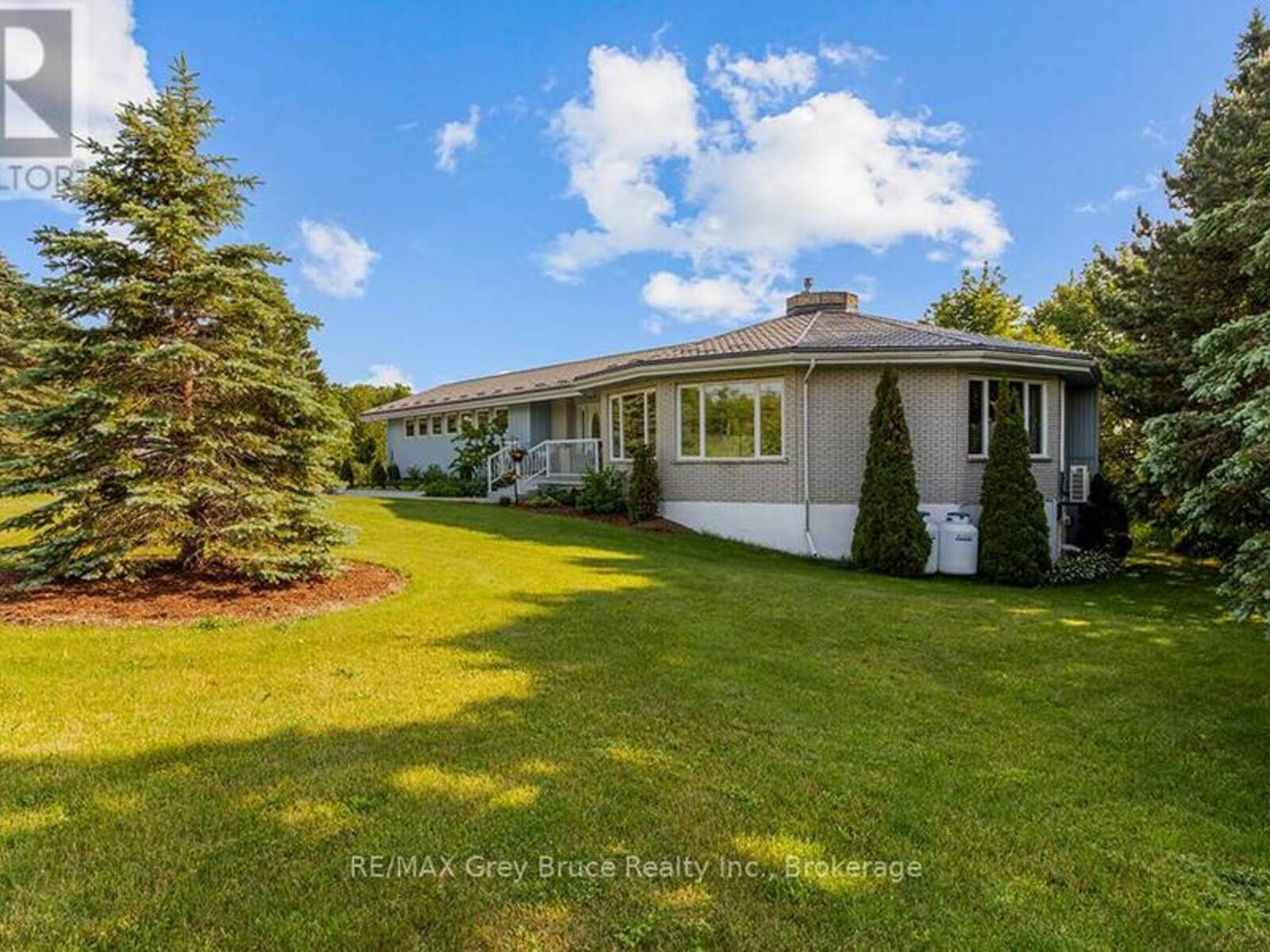 15 ISTHMUS BAY ROAD, Lion's Head, Ontario N0H 1W0