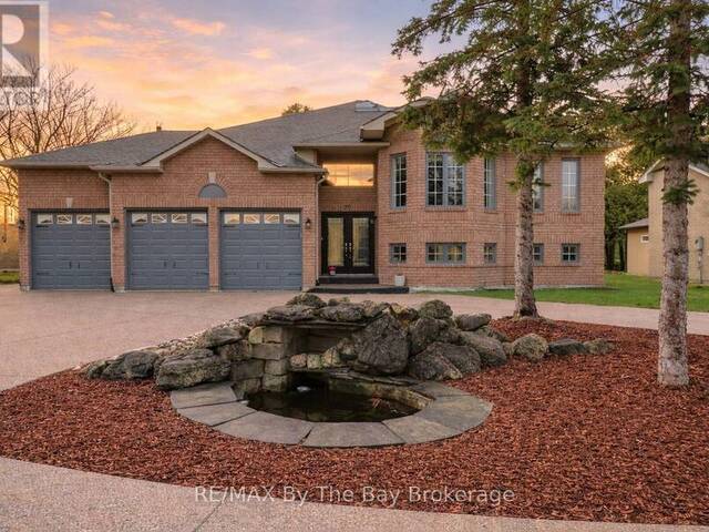 70 FAIRWAY CRESCENT Wasaga Beach Ontario, L9Z 1B8 - 5 Bedrooms Home For Sale