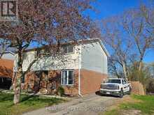 122 KEATS DRIVE | Woodstock Ontario | Slide Image Two