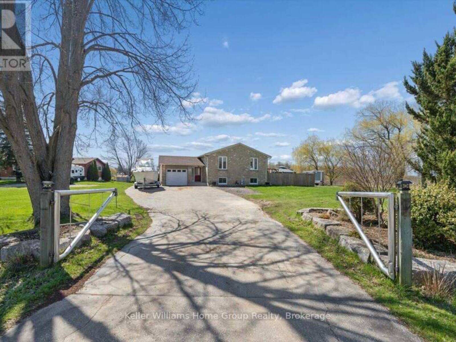 1211 OLD HIGHWAY 8 HIGHWAY, Hamilton, Ontario L9H 5E1