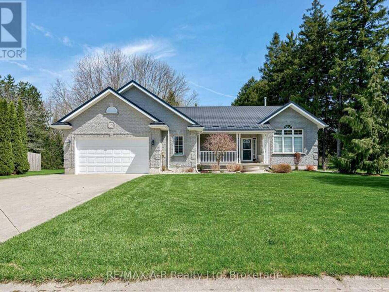 256 BOYCE STREET, Perth South, Ontario N0K 1X0