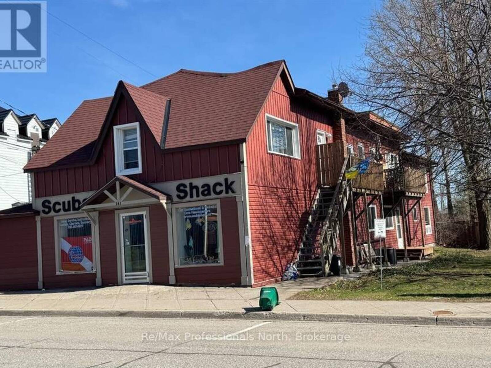 141 HOTCHKISS STREET, Gravenhurst, Ontario P1P 1H6
