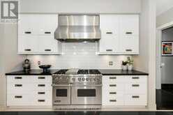 4507 LAKESHORE ROAD | Burlington Ontario | Slide Image Eight