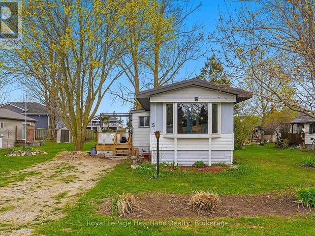 5 TRAILER PARK ROAD Howick Ontario, N0G 1V0 - 2 Bedrooms Home For Sale