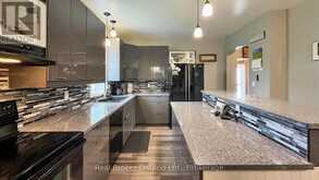 485 CHEPSTOW ROAD | Brockton Ontario | Slide Image Ten