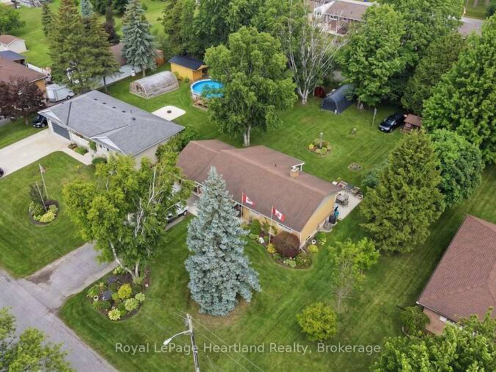 292 WELLINGTON STREET, North Huron, Ontario N0M 1H0