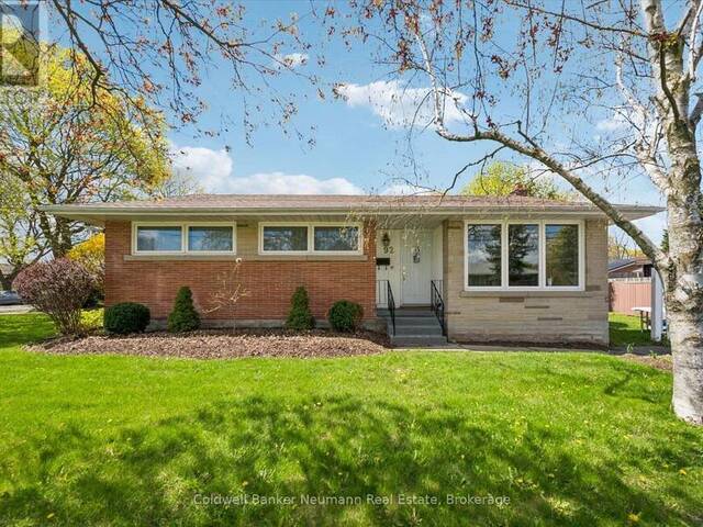 92 VICTORIA ROAD N Guelph Ontario, N1E 5H2 - 3 Bedrooms Home For Sale