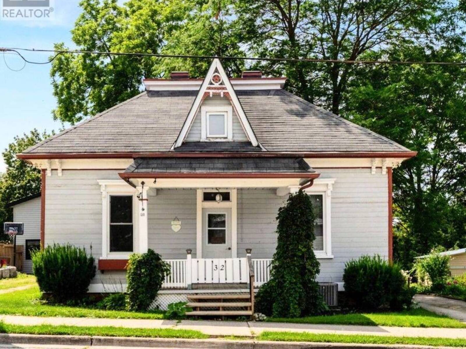 32 RATTENBURY STREET W, Clinton, Ontario N0M 1L0