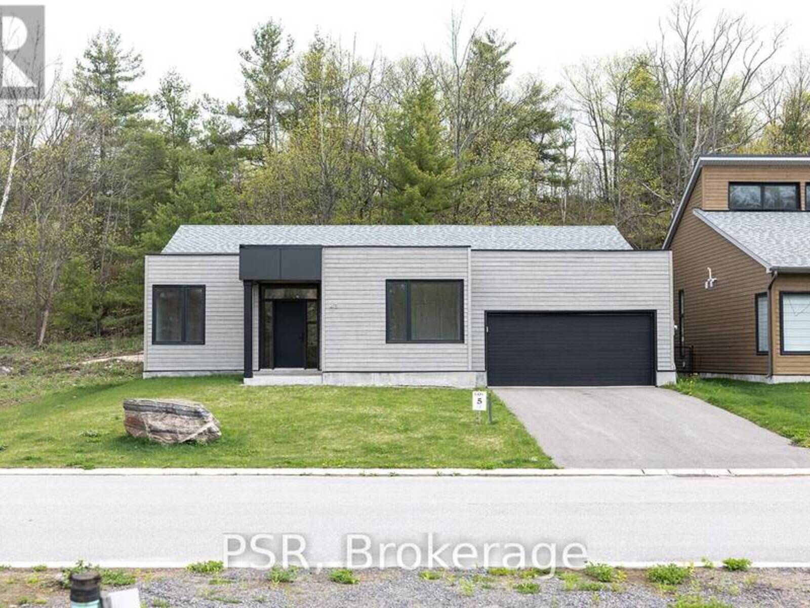 43 MUSKOKA BAY BOULEVARD, Gravenhurst, Ontario P1P 0A1