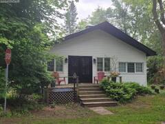 19 HASTINGS AVENUE Elmvale Ontario, L0L 1P0