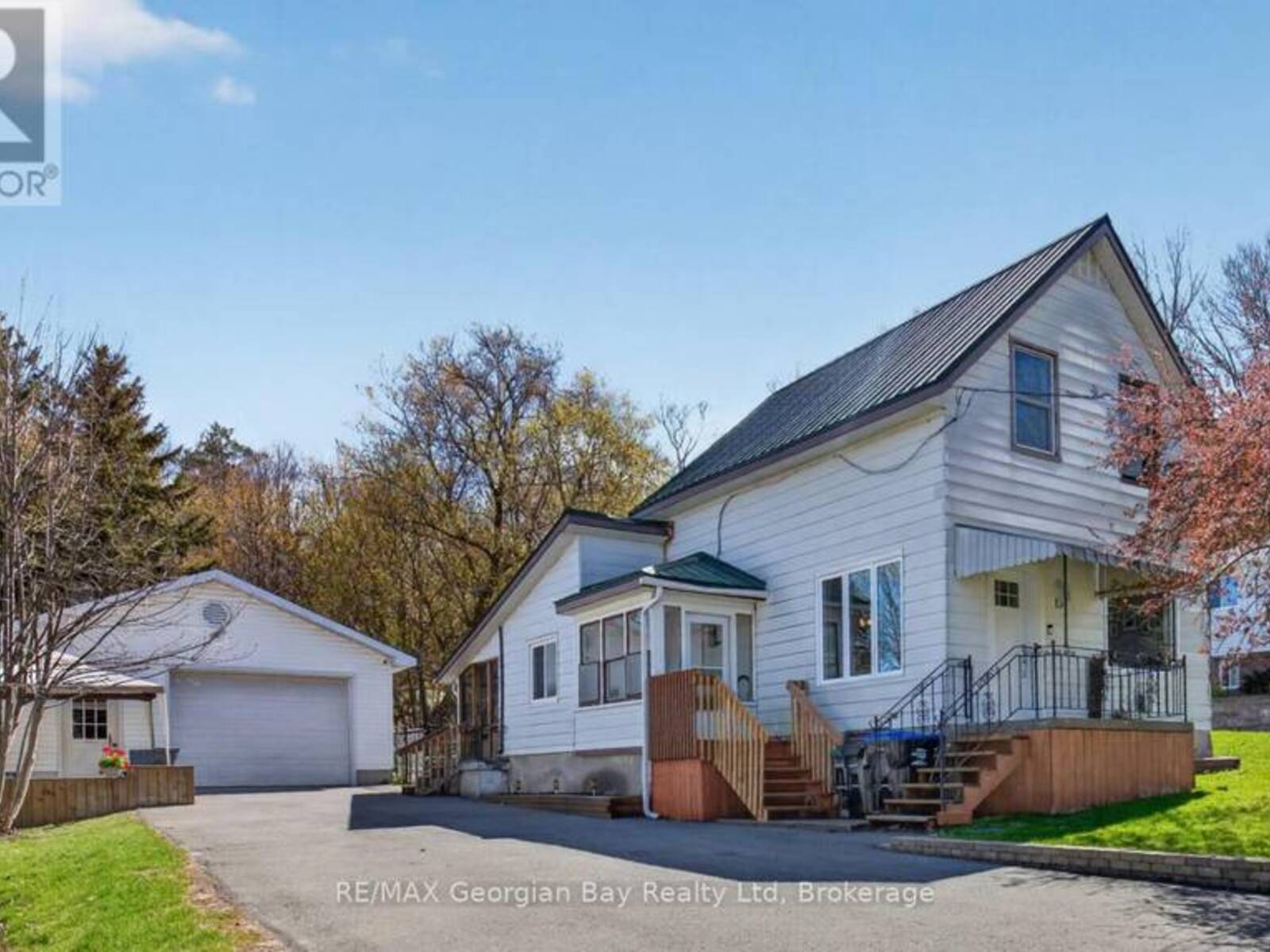13 CENTRE STREET, Penetanguishene, Ontario L9M 1P1