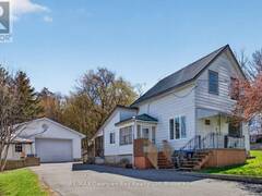 13 CENTRE STREET Penetanguishene Ontario, L9M 1P1