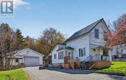 13 CENTRE STREET | Penetanguishene Ontario | Slide Image One