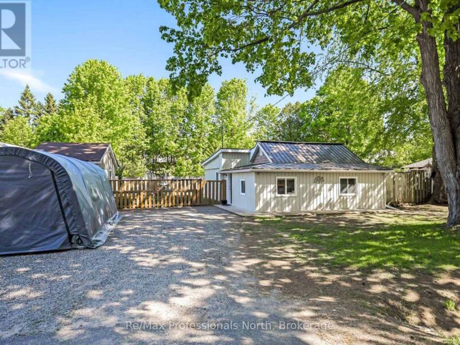 550 PINEDALE ROAD, Gravenhurst, Ontario P1P 1M1