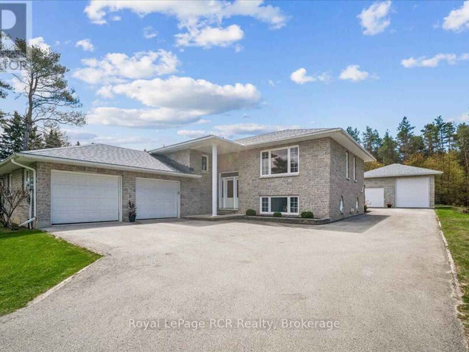 30 PINE TREE DRIVE, South Bruce Peninsula, Ontario N0H 1P0
