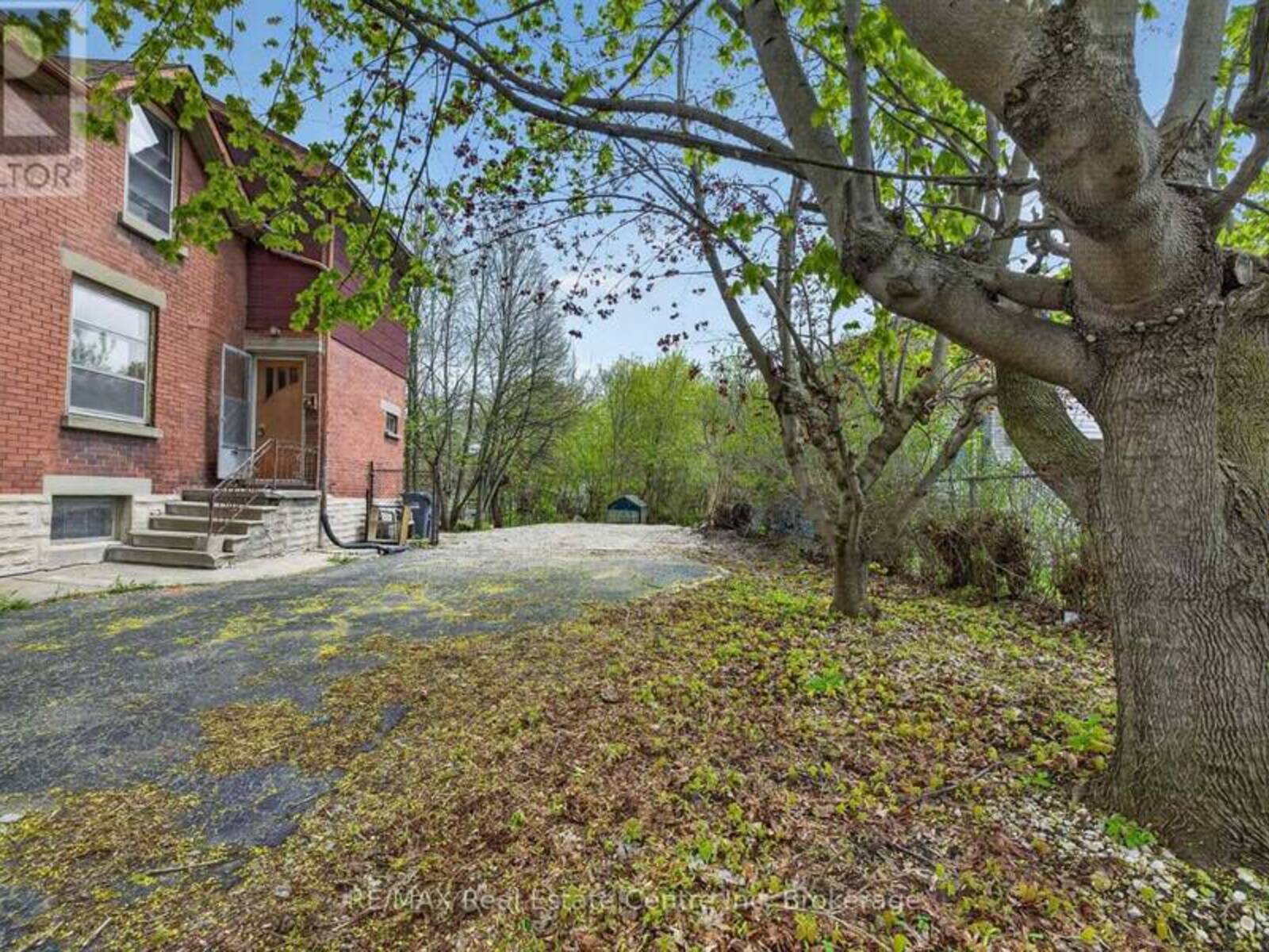121 ELIZABETH STREET, Guelph, Ontario N1E 2X4