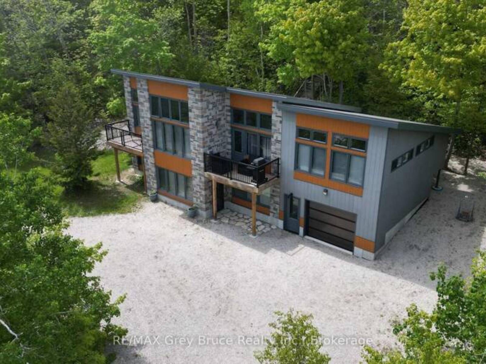 17 SHORELINE DRIVE, Miller Lake, Ontario N0H 1Z0