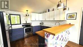 17 SHORELINE DRIVE | Miller Lake Ontario | Slide Image Twelve