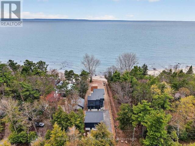 160 TINY BEACHES ROAD N Tiny Ontario, L0L 2J0 - 4 Bedrooms Waterfront Home For sale