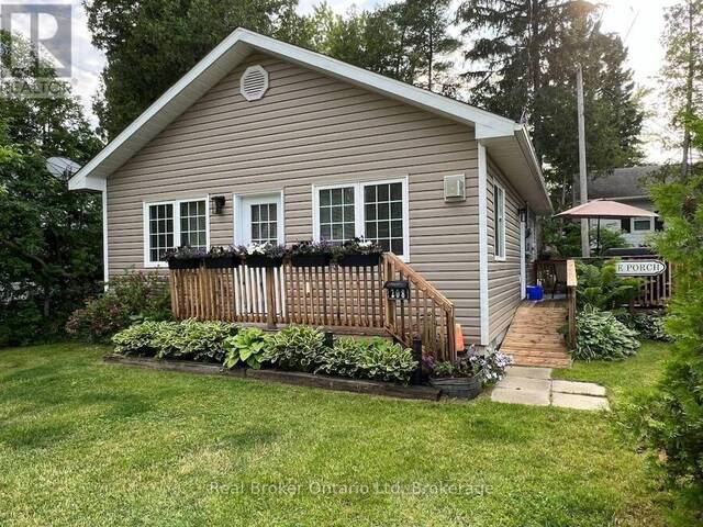 208 SECOND AVENUE S Sauble Beach Ontario, N0H 2G0 - 2 Bedrooms Home For Sale