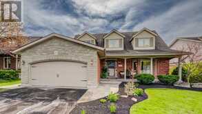 15 JOANN CRESCENT | Elora Ontario | Slide Image Three
