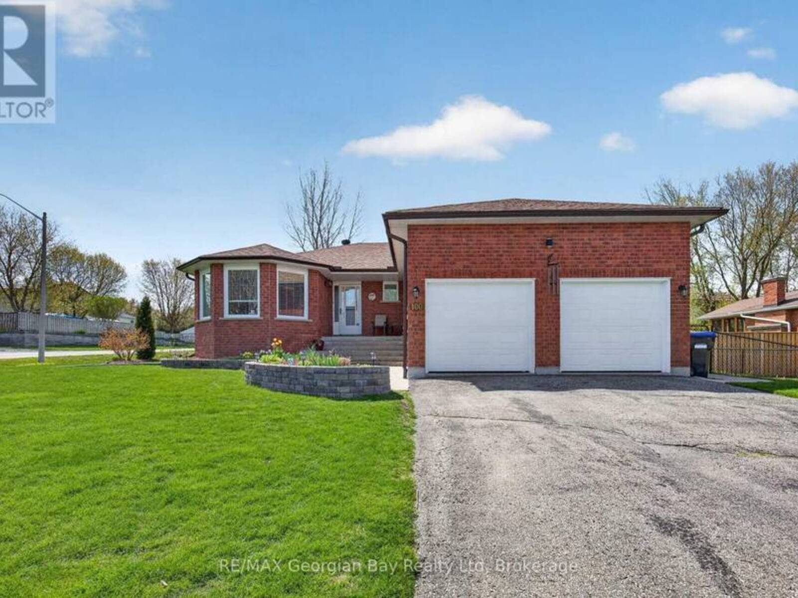 100 PEEL STREET, Penetanguishene, Ontario L9M 1C3