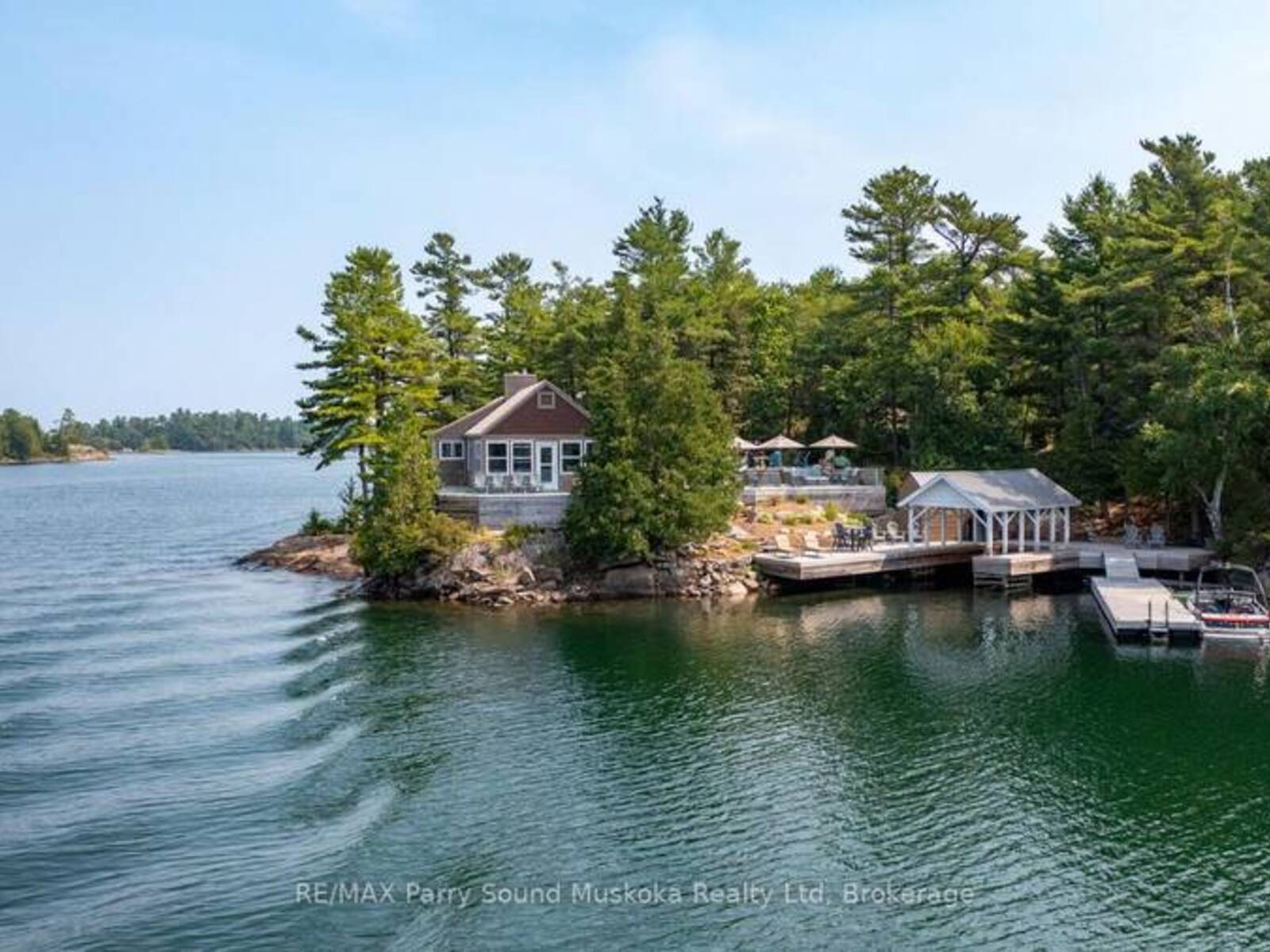 2 A258 ISLAND, Pointe au Baril, Ontario P0G 1K0