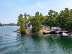 2 A258 ISLAND Pointe au Baril Ontario, P0G 1K0