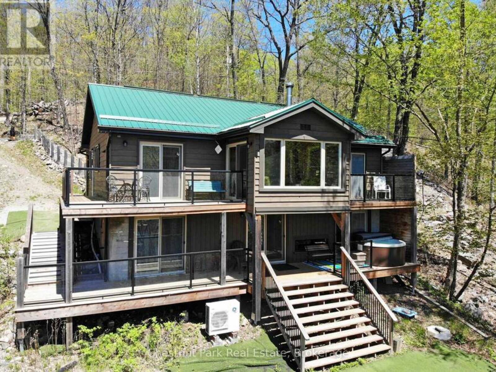 1027 SELECT TRAIL, Haliburton, Ontario K0M 1S0