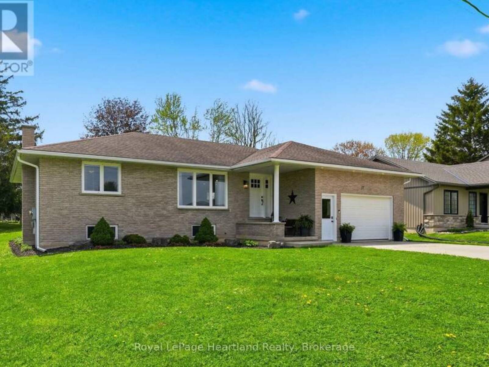 17 BROWN STREET N, Minto, Ontario N0G 1M0