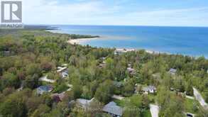 28 JAY STREET | Port Elgin Ontario | Slide Image Ten