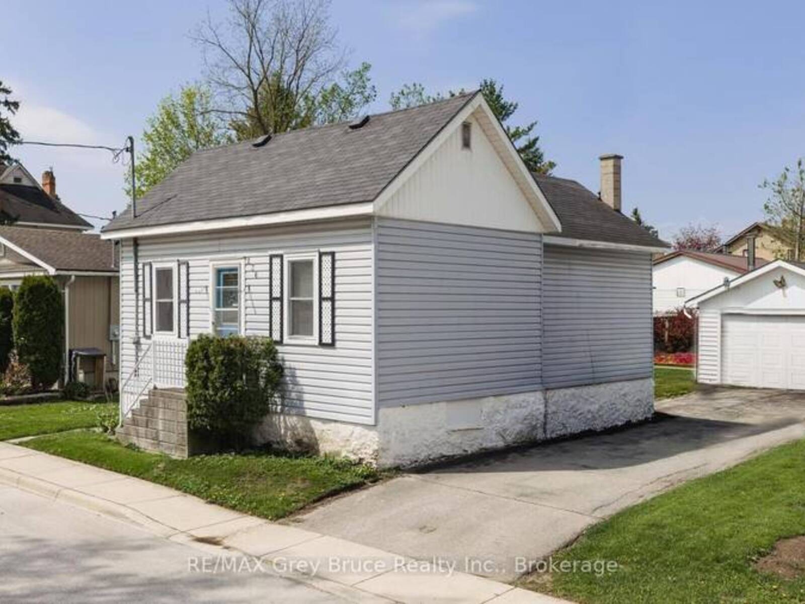 236 2ND AVENUE S, Chesley, Ontario N0G 1L0