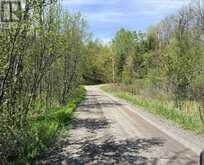 000 FOURWHEEL DRIVE | Gravenhurst Ontario | Slide Image Three