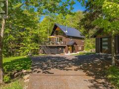 157 CHALET CRESCENT Huntsville Ontario, P1H 1A8