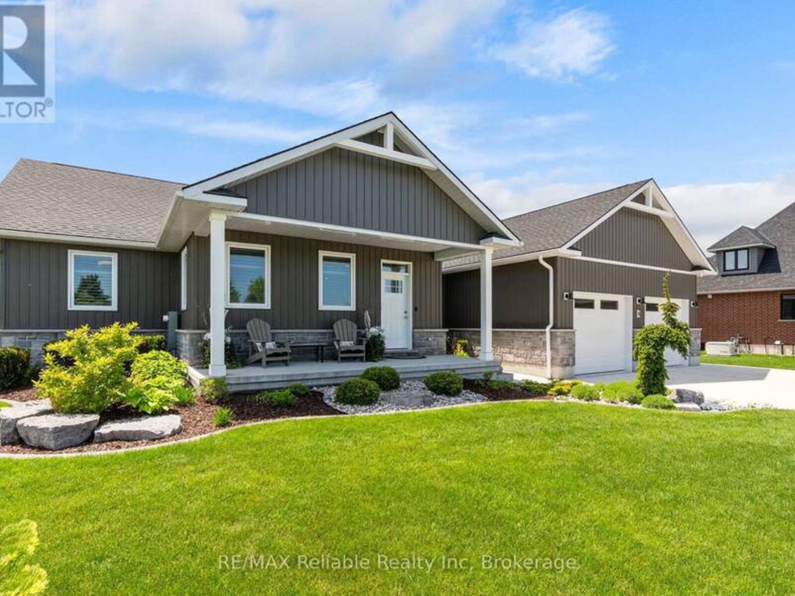 8 FAWN CREEK LANE, Bayfield, Ontario N0M 1G0