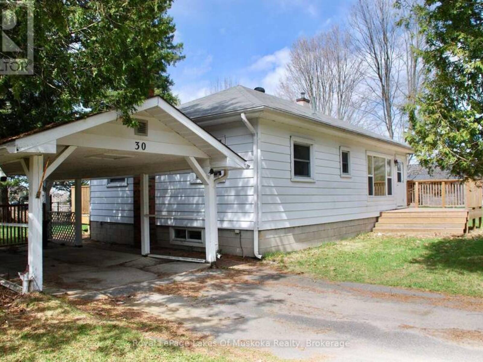30 KITCHEN ROAD S, Huntsville, Ontario P1H 1Y3