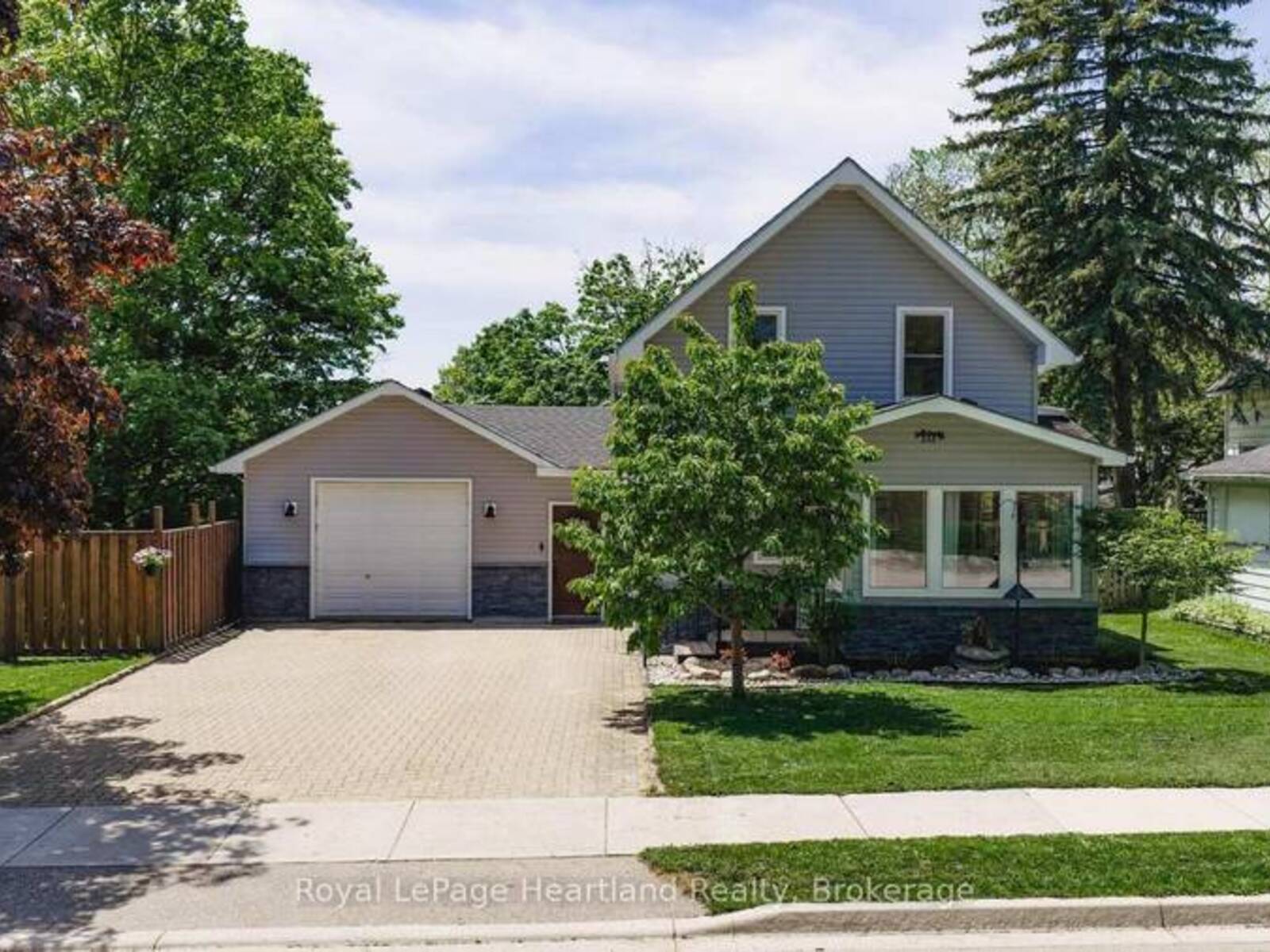 212 TOWNSEND STREET, Clinton, Ontario N0M 1L0