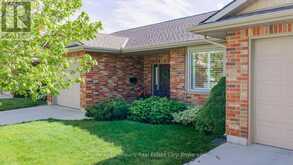 11 BAYFIELD MEWS LANE | Bayfield Ontario | Slide Image Three