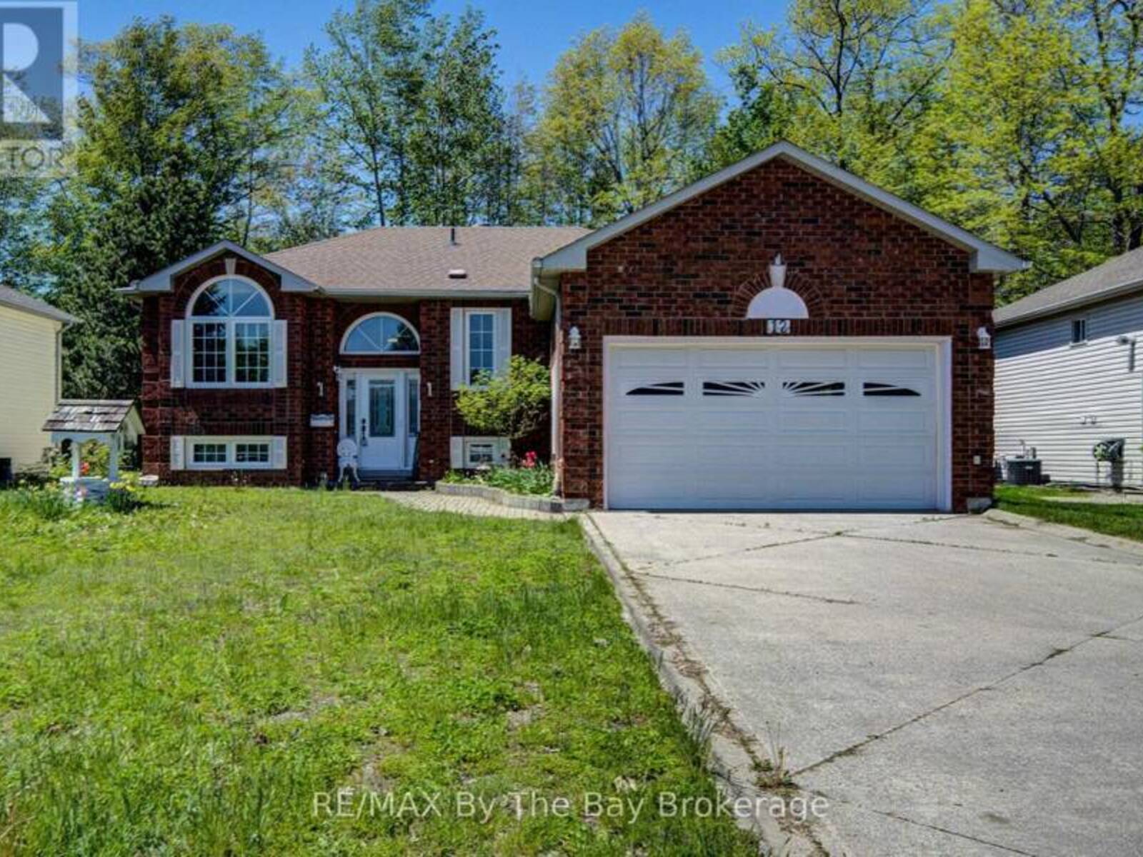 12 SILVER BIRCH AVENUE, Wasaga Beach, Ontario L9Z 1B7