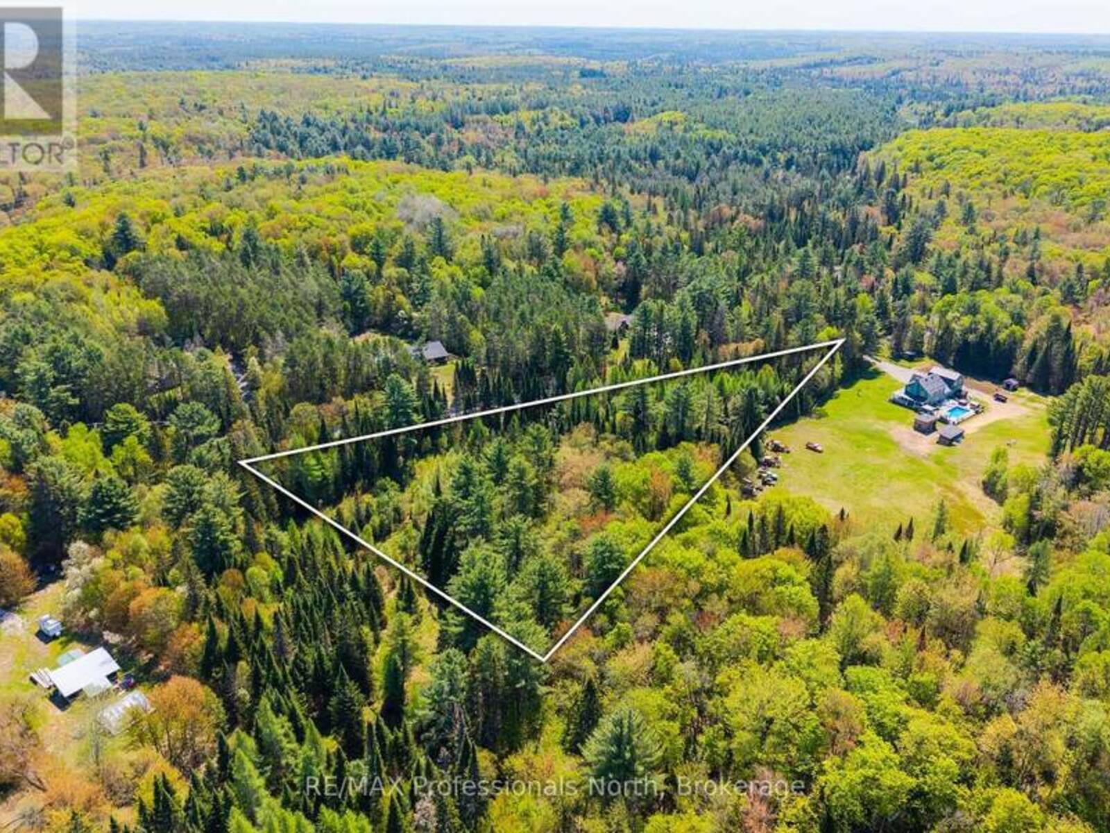 3116 OLD MUSKOKA ROAD, Huntsville, Ontario P0B 1M0