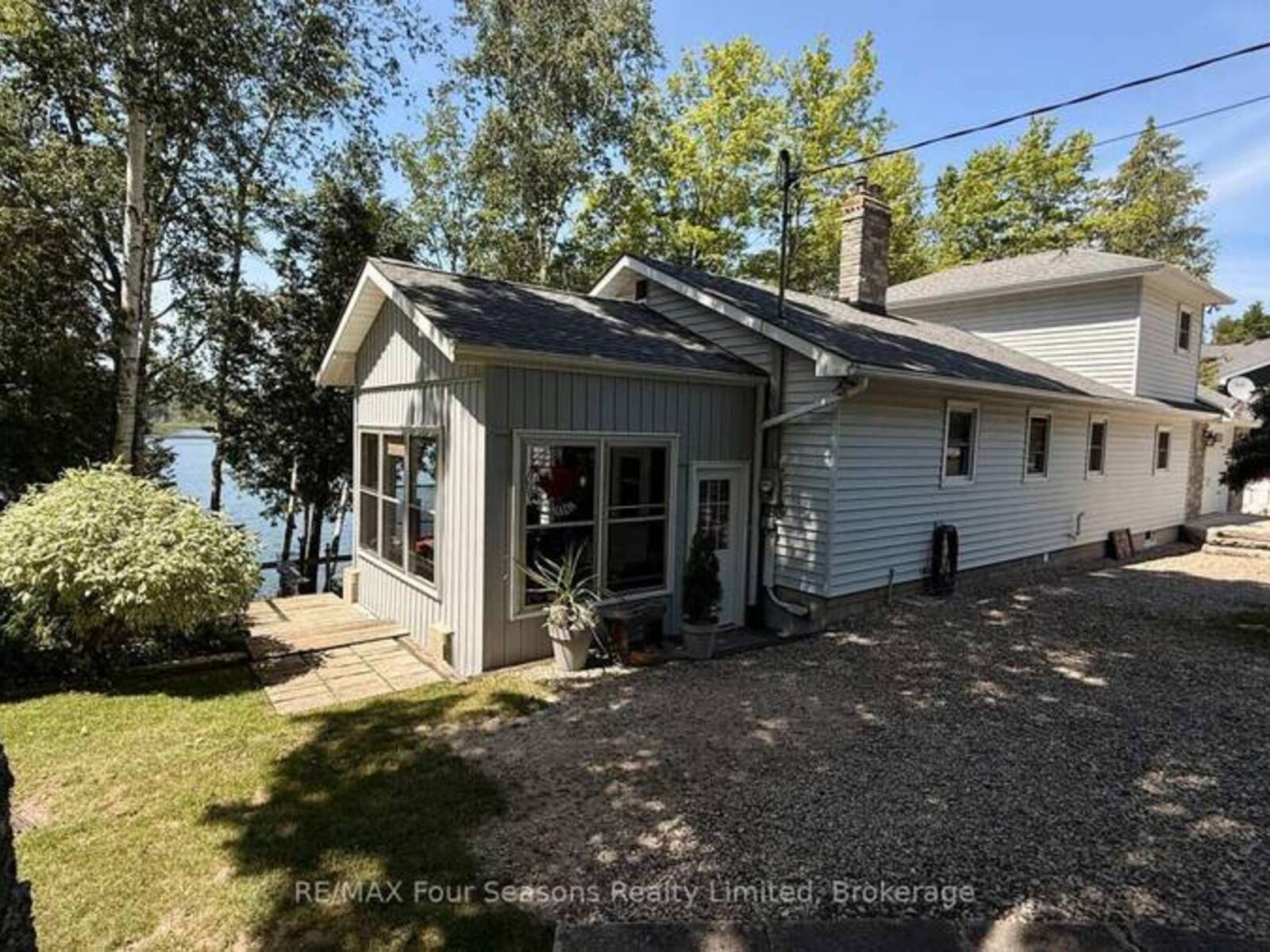 52 SHORE DRIVE, South Bruce Peninsula, Ontario N0H 1A0