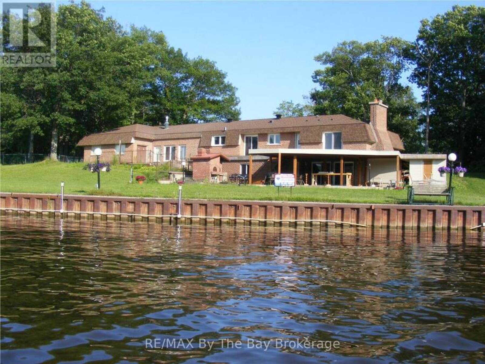 10 EDGEWATER ROAD, Wasaga Beach, Ontario L9Z 2W3