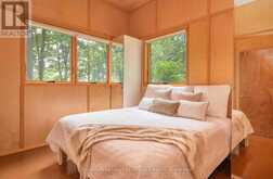 484 BIG ISLAND S | Huntsville Ontario | Slide Image Nine